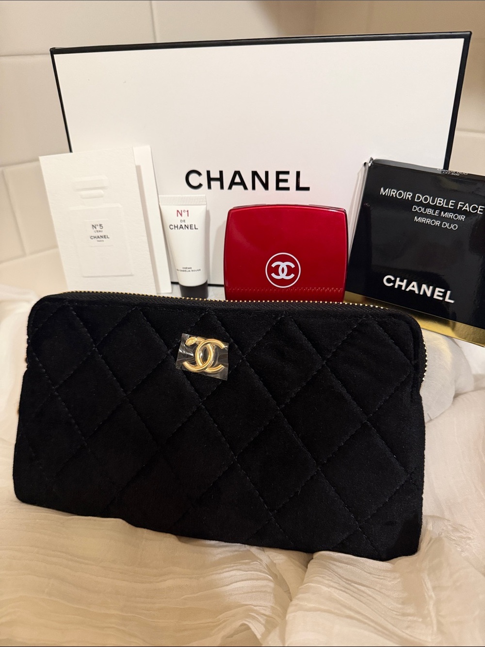 CHANEL GWP Black Quilted Cosmetic Pouch, Double Side Mirror,&Samples  ,NIB
